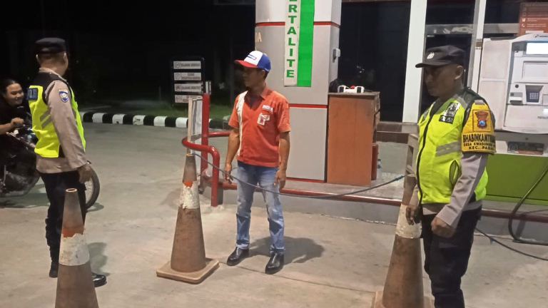 Polisi Ngawi Patroli dan Sambang Warga Padas Jaga Kamtibmas Kondusif