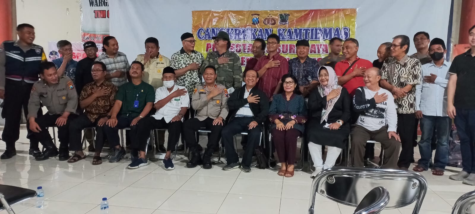 Warga RW.02 Dukuh Kupang Antusias Hadiri Cangkrukan Kamtibmas