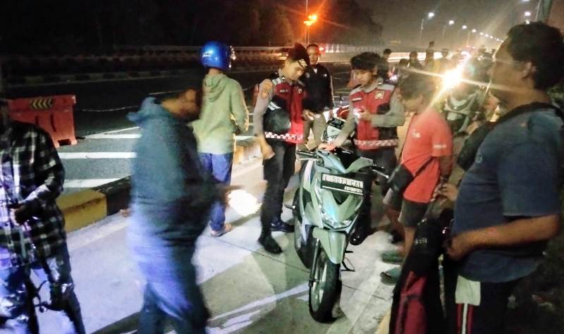 Satlantas Polres Bangkalan Razia Motor Parkir di Jembatan Suramadu