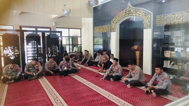 Tingkatkan Spiritualitas, Polres Pelabuhan Tanjung Perak Surabaya Gelar Binrohtal Rutin