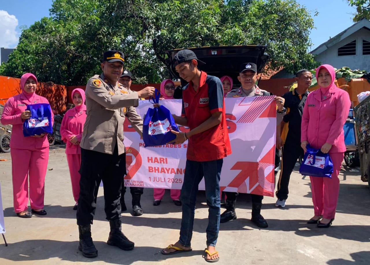 Peduli dan Berbagi, Polsek Gunung Anyar Salurkan Bantuan Sosial Jelang Hari Bhayangkara Ke-79