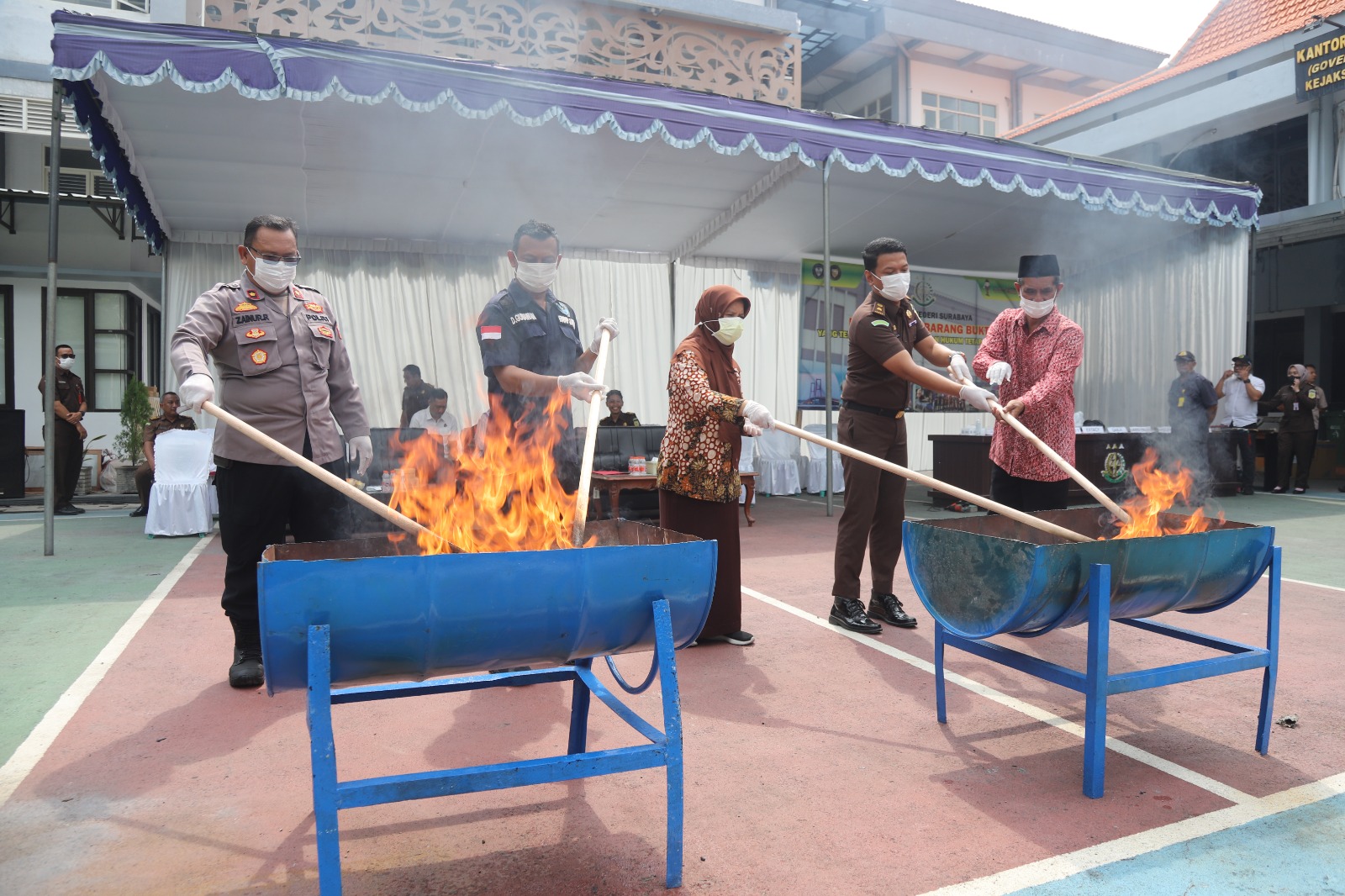 Berkekuatan Hukum Tetap, Kejari Surabaya Musnahkan Narkoba Hingga Upal