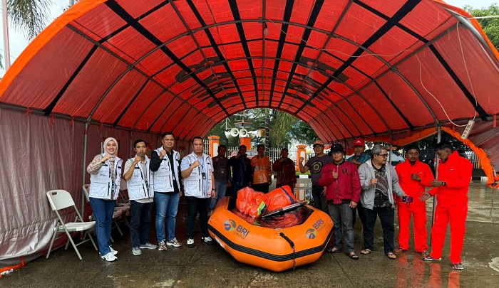 BRI Peduli Salurkan Bantuan Tanggap Bencana untuk Korban Banjir di Koto Tangah Padang