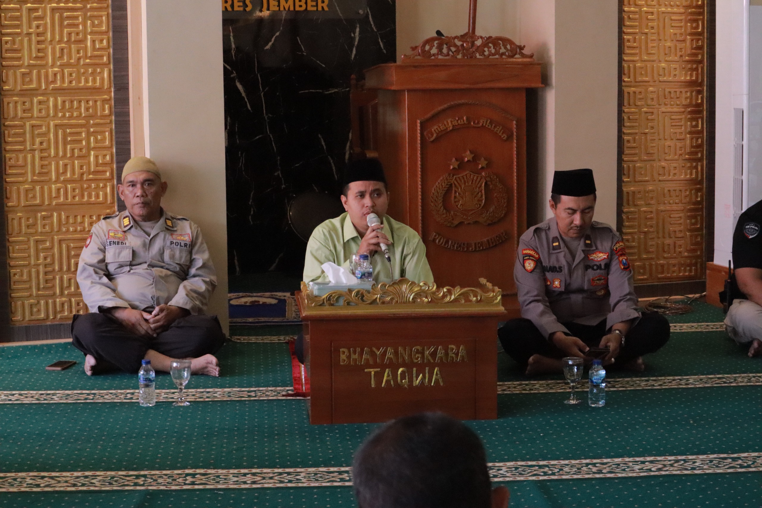 Pertebal Rohani dan Mental, Polres Jember Gelar Binrohtal di Masjid Mal Ja'ul Abidin