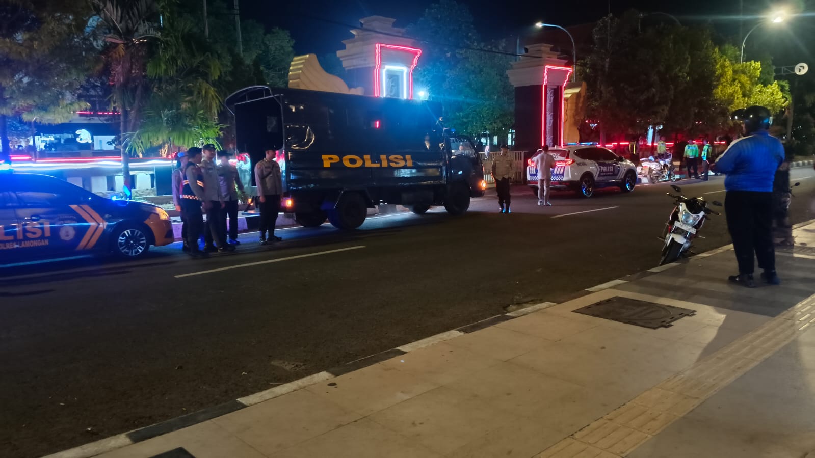 Personel Gabungan TNI-Polri di Lamongan Intensifkan Patroli Skala Besar