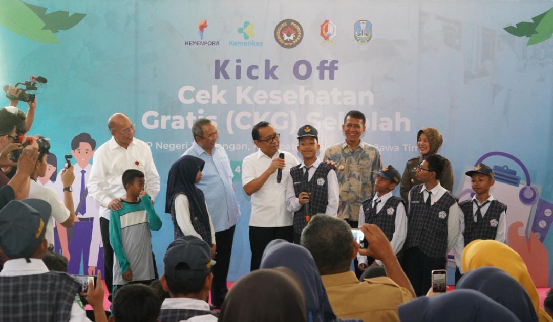 Menko PMK Pratikno Tinjau 958 Siswa Ikuti Kick Off CKG, Tekankan Pola Hidup Sehat bagi Generasi Muda