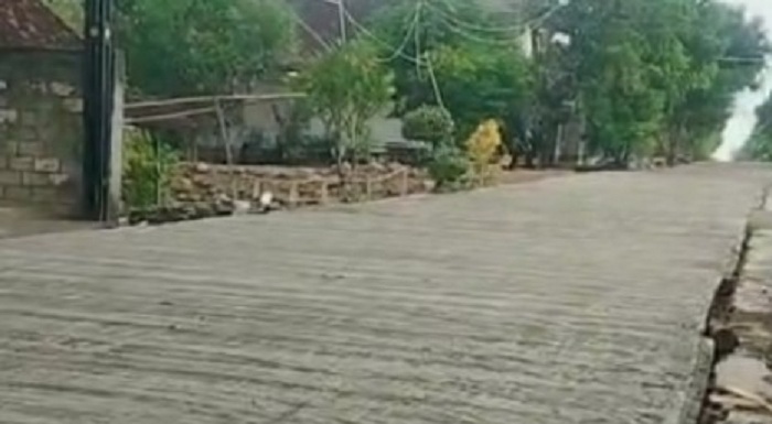 Aroma Korupsi PISEW Lamongan: Jalan Retak Dini, Ketebalan Besi Disunat?