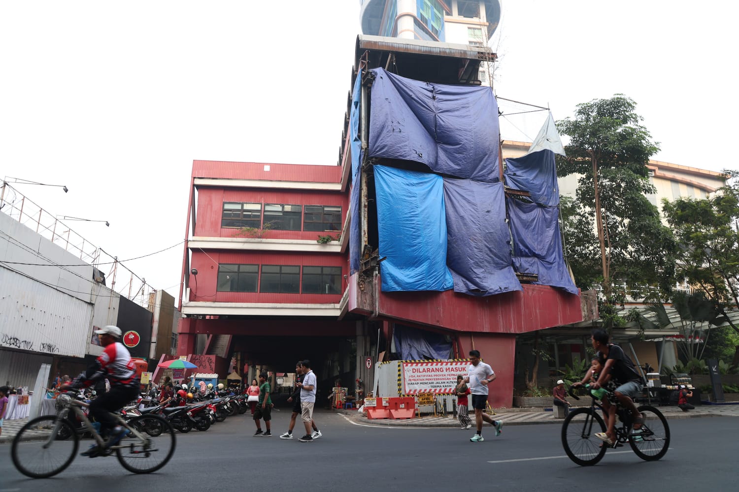 Rapuh, JPO Tunjungan Dibongkar, Diganti Jembatan Terbuka yang Modern