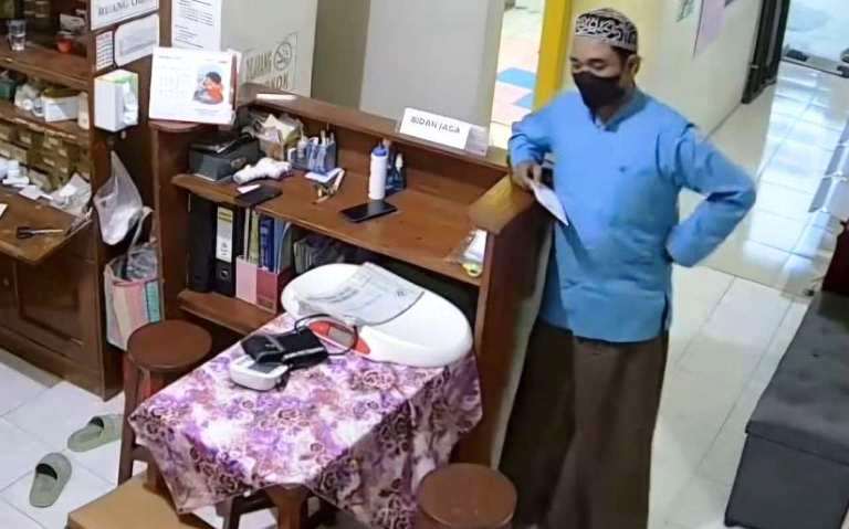 Pria Berkopyah Curi Ponsel Bidan dengan Modus Minta Sumbangan di Pasuruan