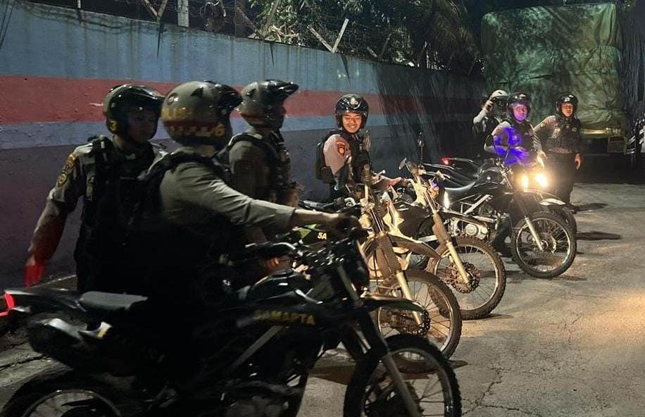 Patroli Perintis Presisi Polres Tanjung Perak Sisir Kalimas Barat Ciptakan Kondusivitas