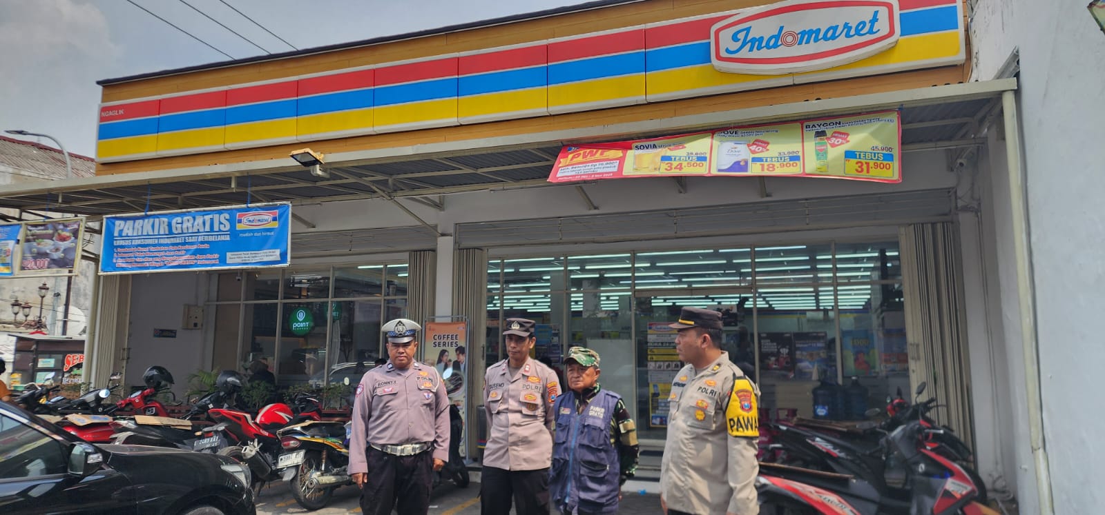 Patroli Gabungan Polsek Simokerto Sasar Indomaret Ngaglik, Antisipasi Kejahatan Jalanan