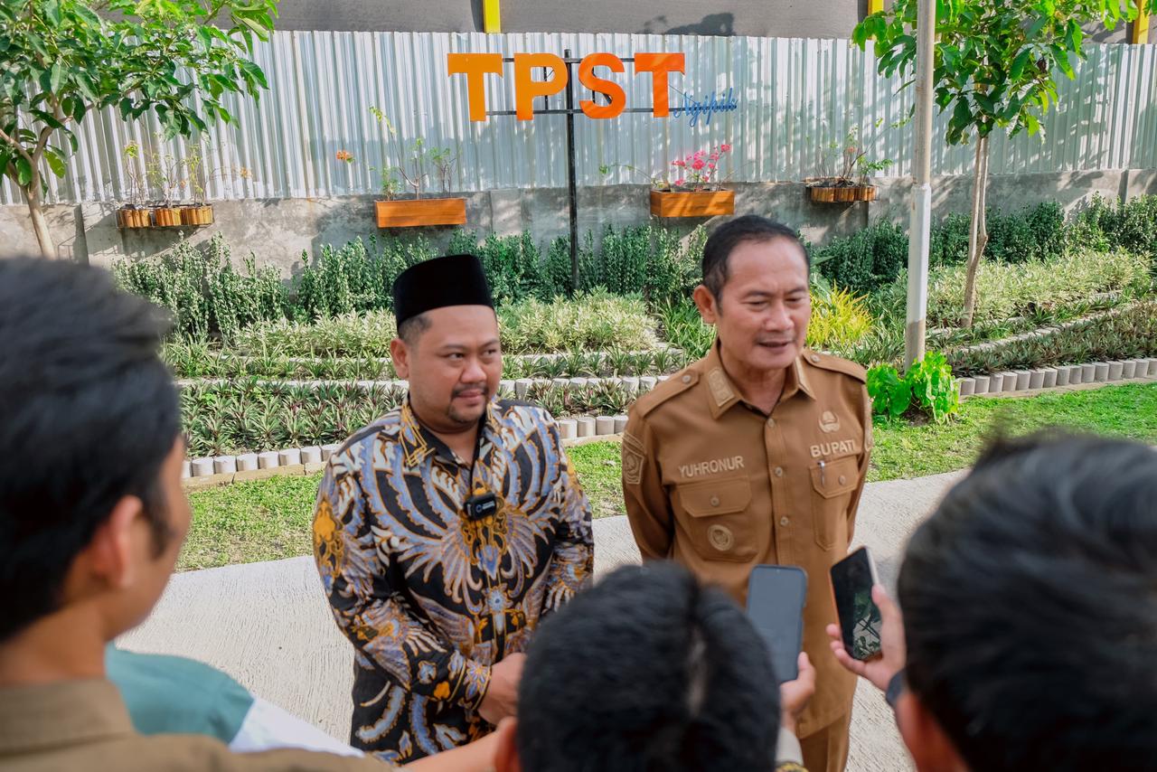 Bupati Lamongan Kunjungi TPA Ngipik Gresik, Pelajari Pengolahan Sampah Landfill Mining