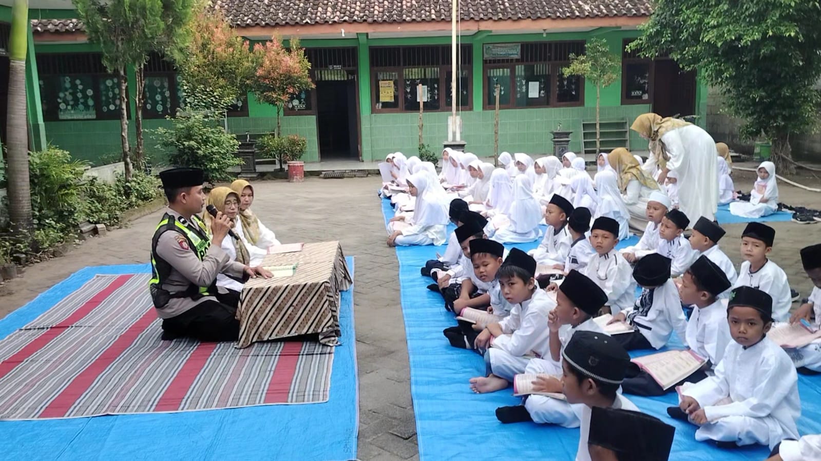 Polsek Padangan Gelar Safari Ramadan, Pererat Silaturahmi dengan Siswa Siswi SDN Prangi