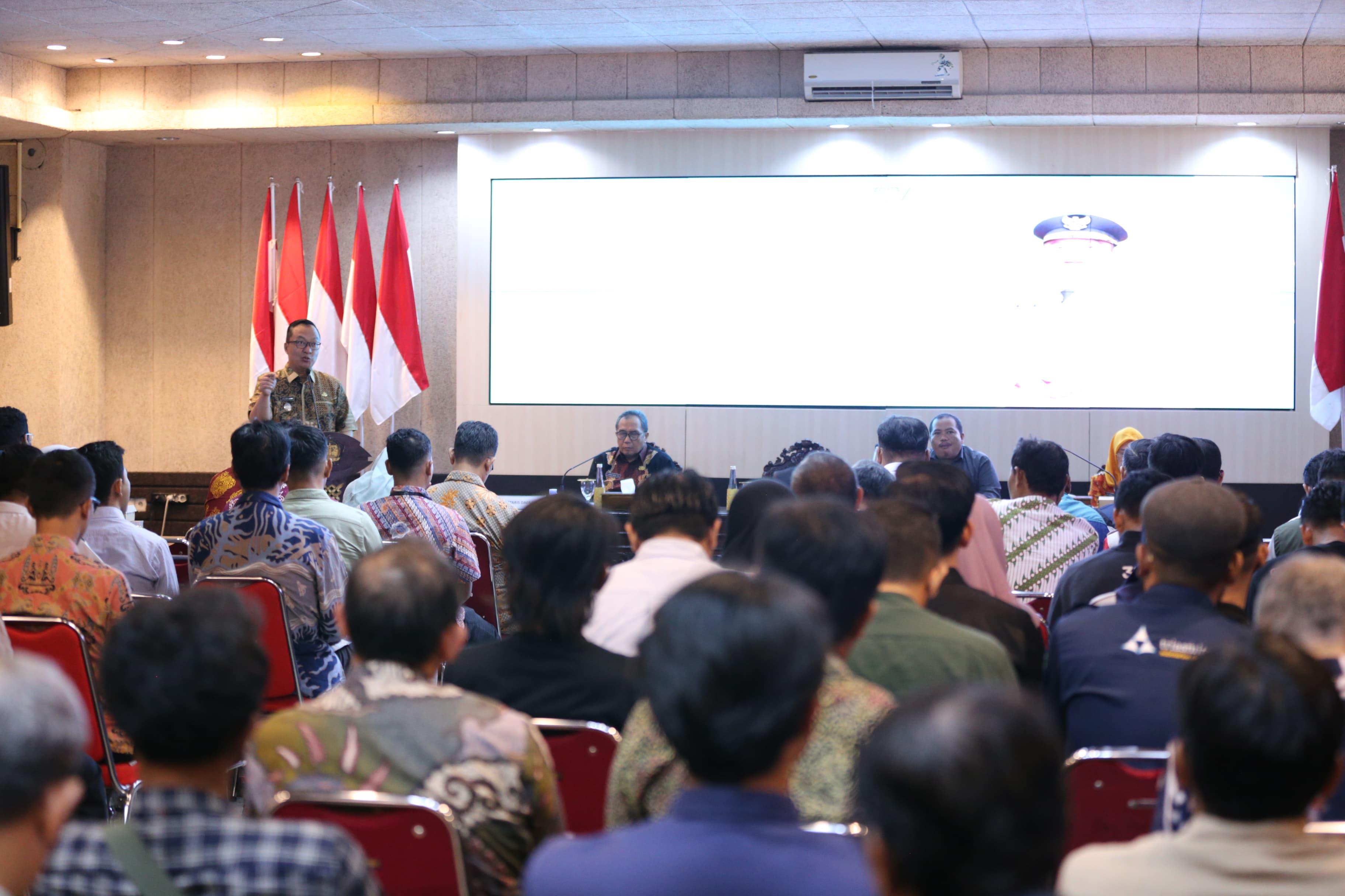 Pemkab Gresik Pindahkan Utilitas Kabel Udara yang Semrawut ke Bawah Tanah Demi Keamanan dan Estetika Kota