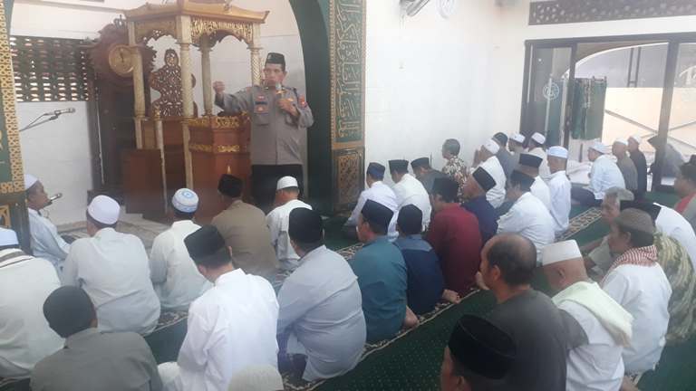 Satbinmas Polres Pasuruan Ajak Jamaah Jaga Tiga Ukhuwah