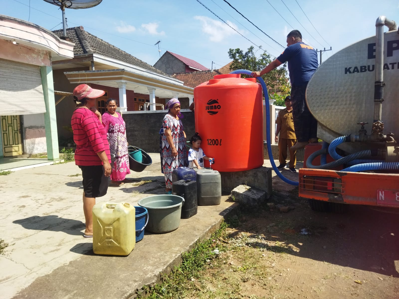 BPBD Kabupaten Malang Distribusikan Air Bersih Akibat Kekeringan