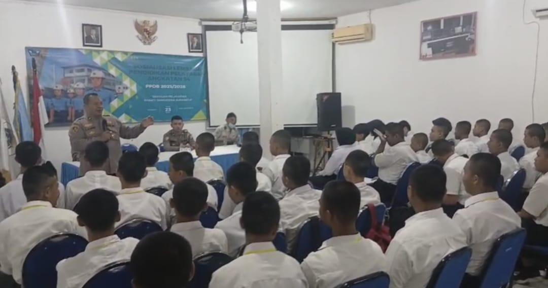 Polsek Sukomanunggal Beri Binluh di MPLS SMK Pelayaran Bhakti Samudra