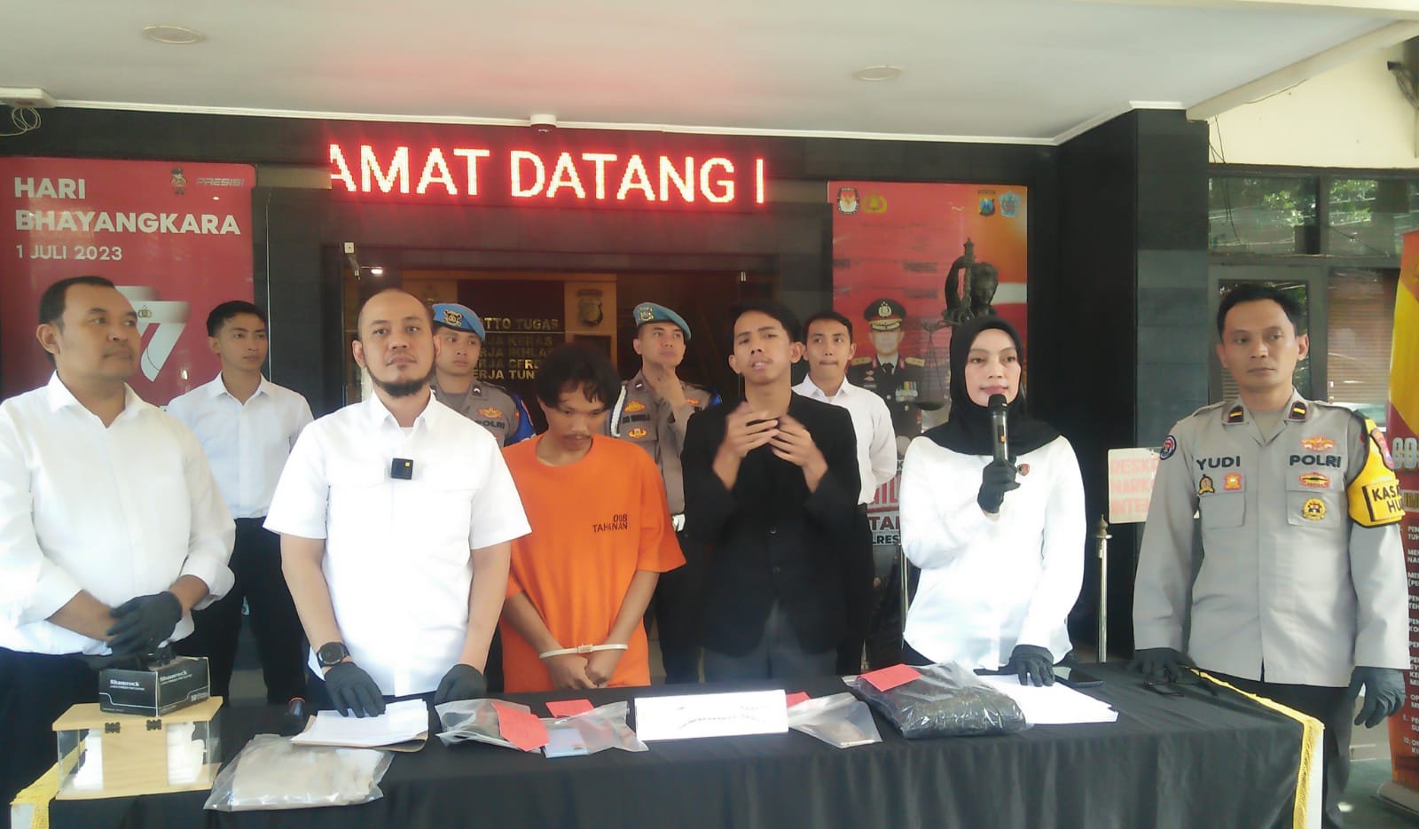 Sebar Foto Tak Senonoh Milik Teman Chatting, Diringkus Polisi di Bekasi