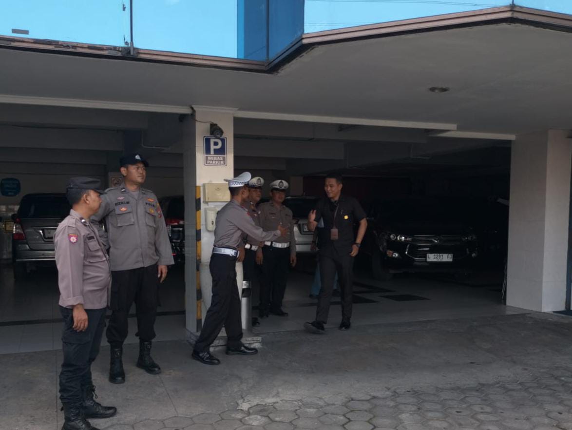 Patroli Polsek Tenggilis Mejoyo Sasar Perbankan dan Pusat Keramaian, Antisipasi Kejahatan