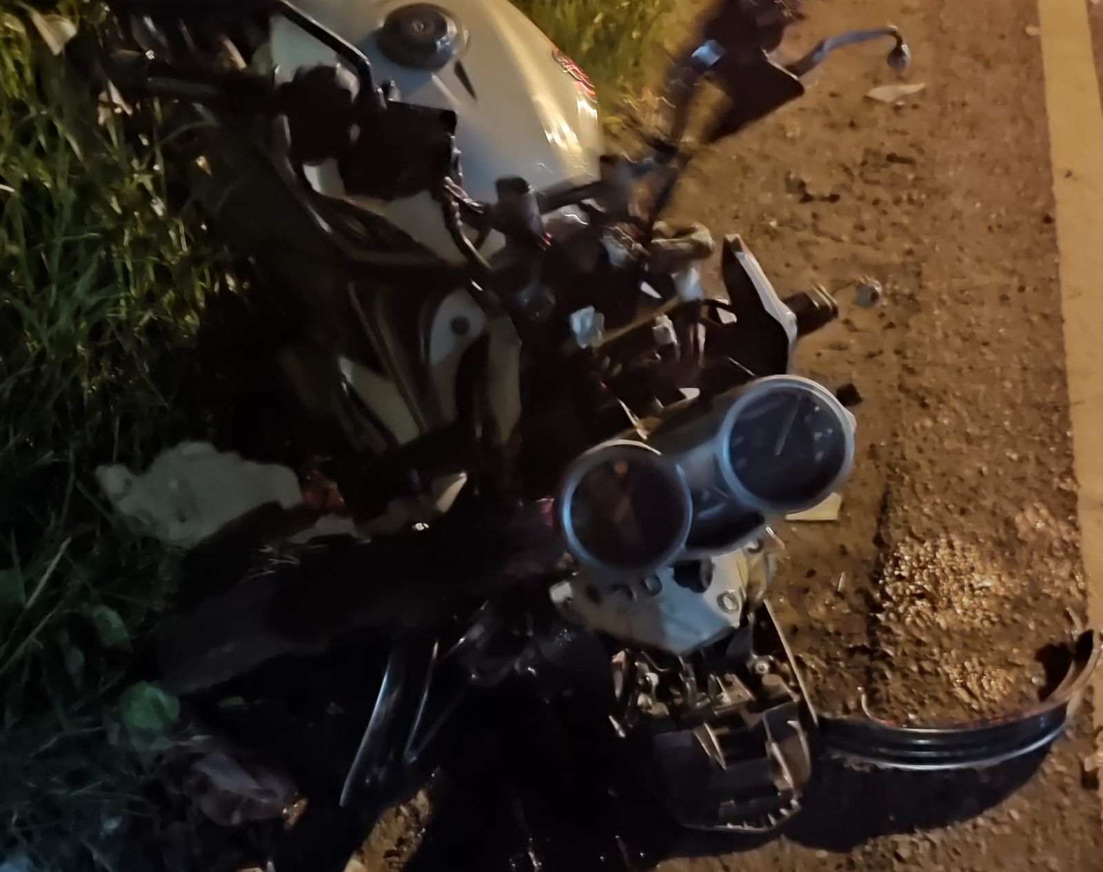 Adu Banteng Motor vs Mobil di Driyorejo Gresik, Satu Luka Berat