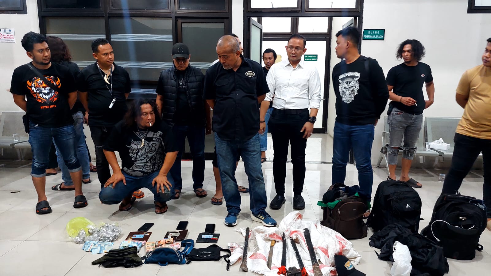 Tembak Mati Dua Komplotan Pembobol Gudang Distributor, Berikut Barang Bukti yang Diamankan
