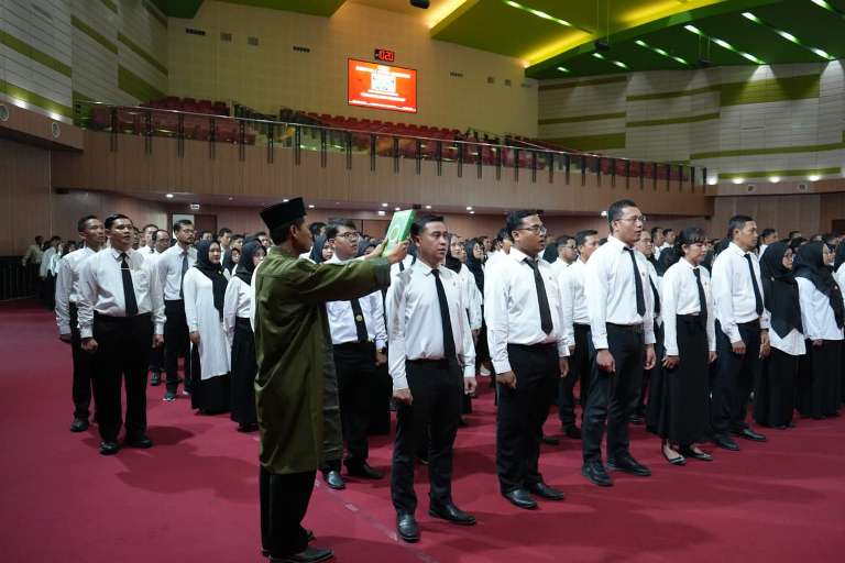 Perkuat SDM, UNEJ Lantik 1.195 Pegawai dari PPPK hingga Jabatan Fungsional