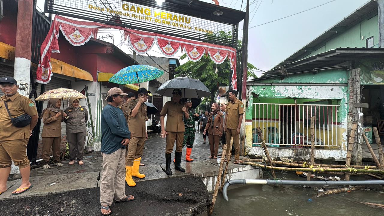 Ini Solusi Banjir Perbatasan Desa Tambaksawah dan Tambak Rejo Waru Timur