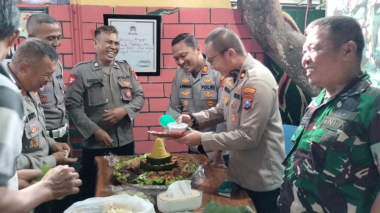 Polsek Tandes Bersama Jajaran Rayakan HUT ke-80 TNI
