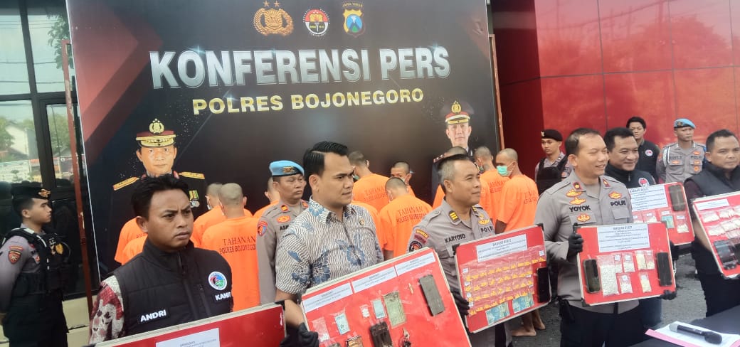 Satresnarkoba Polres Bojonegoro Ringkus 17 Tersangka Pengedar Sabu hingga Obat Berbahaya