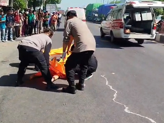 Motor Senggol Truk Box, Dua Wanita Tewas Terlindas  di Kota Pasuruan