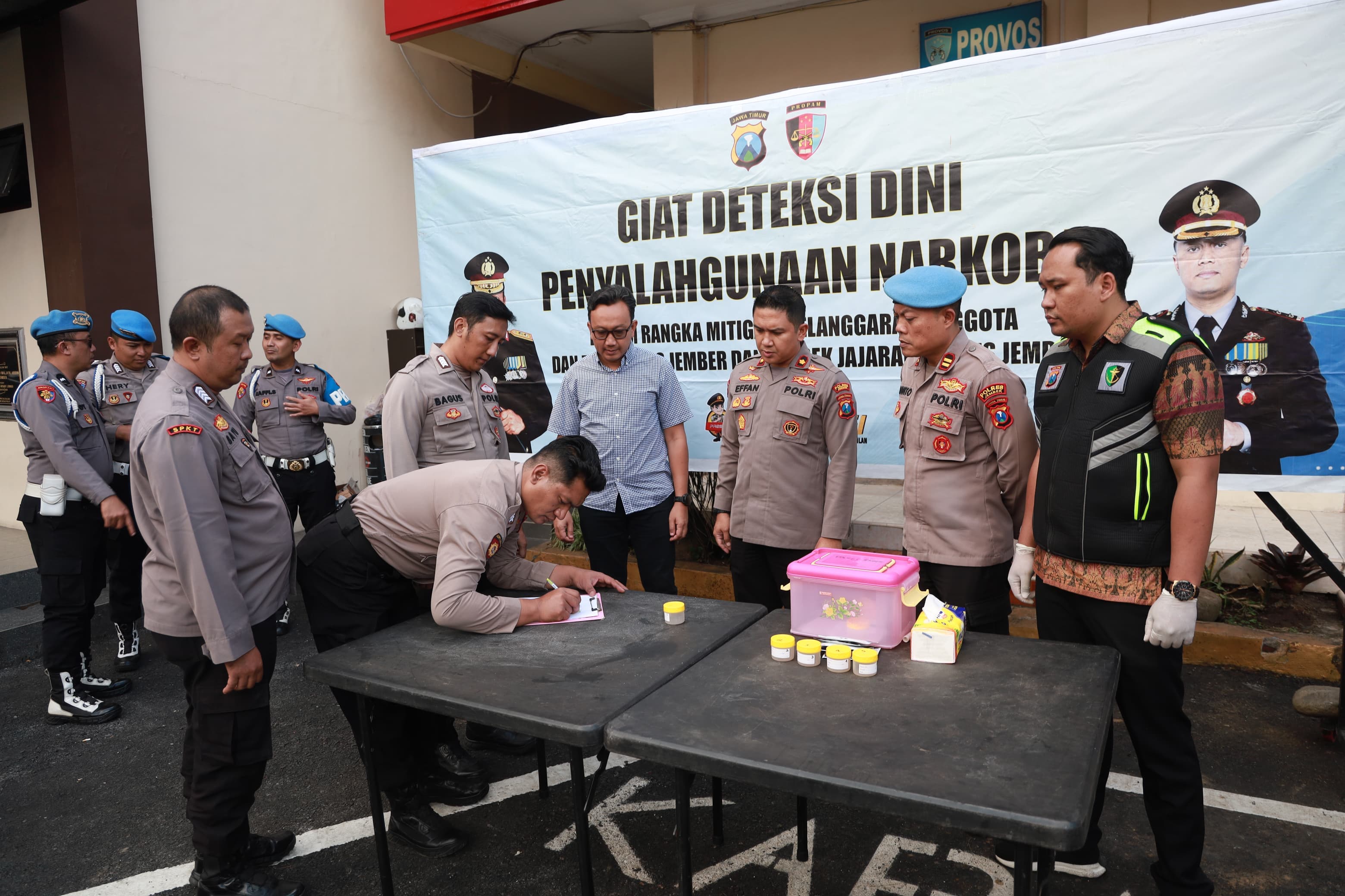 Wakapolres Jember Gelar Sidak Narkoba Dadakan Bagi Anggota, Ini Hasilnya!