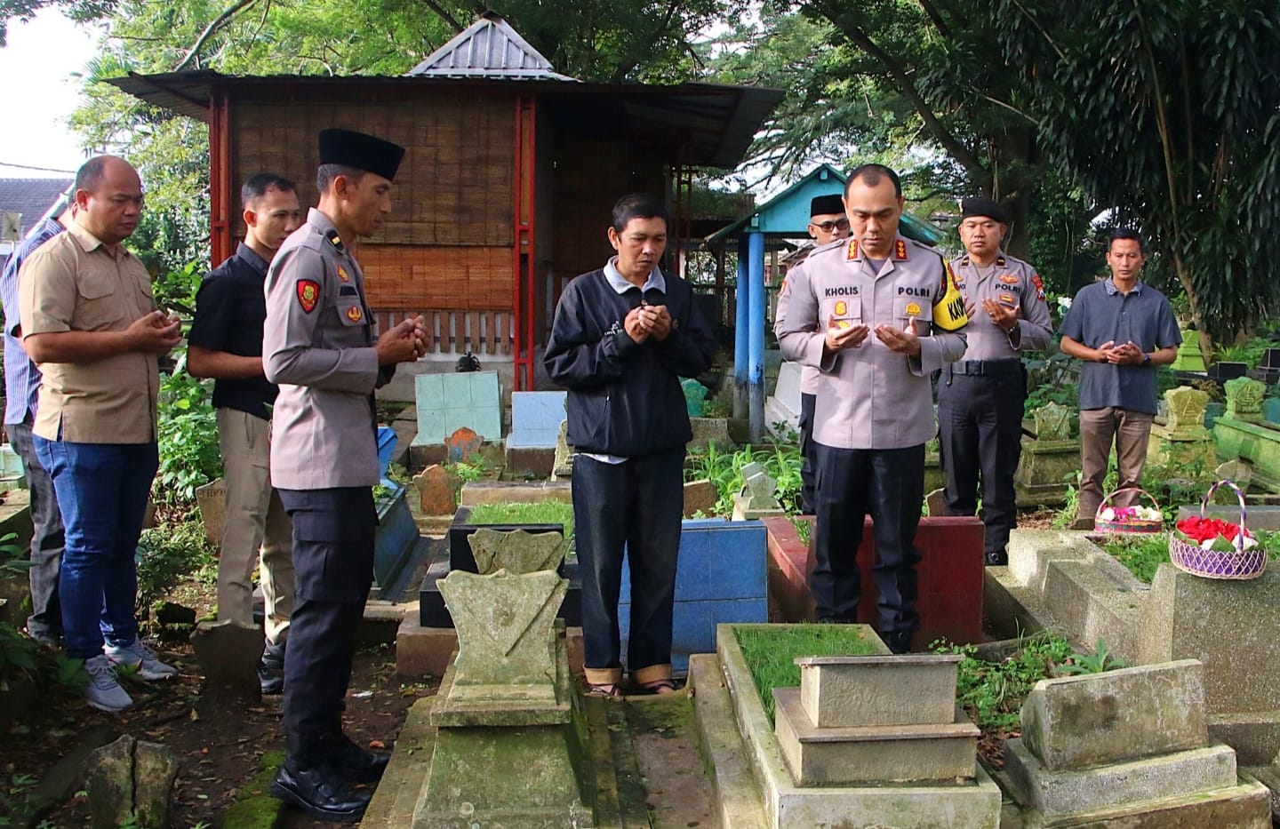 Jelang Ramadan, Kapolresta Malang Kota Nyekar ke Korban Kanjuruhan