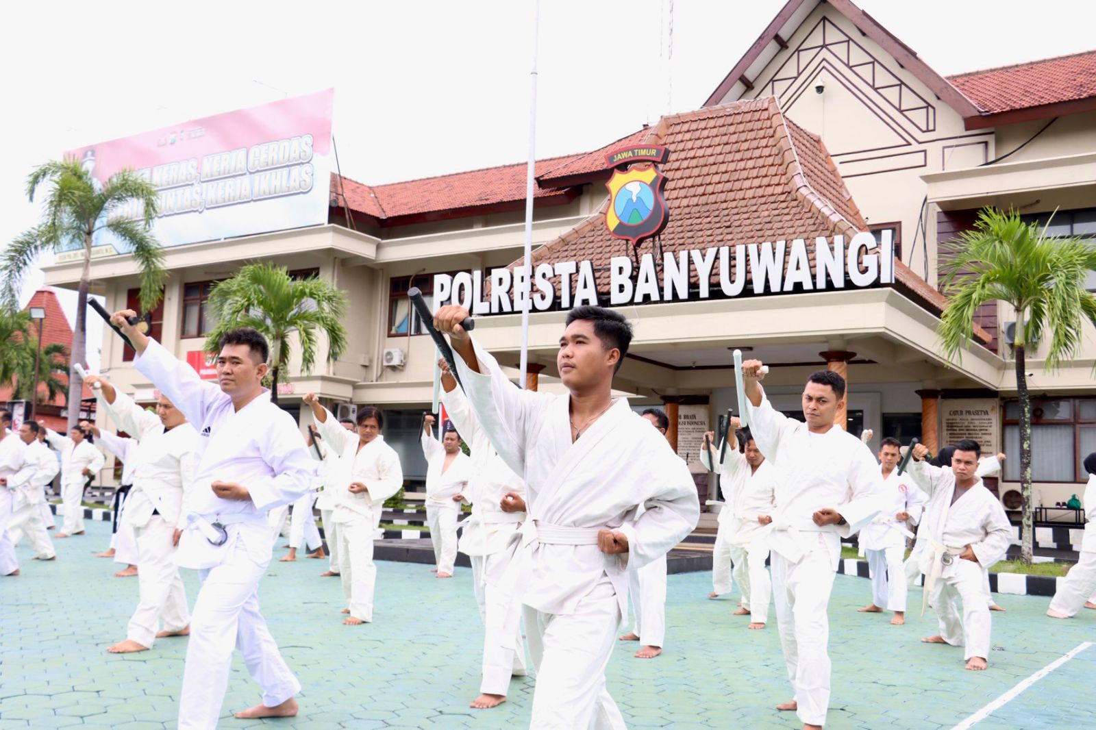 Asah Kemampuan Personel, Polresta Banyuwangi Gelar Latihan Bela Diri