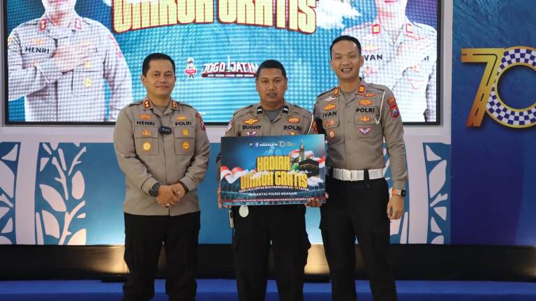 Kapolres Nganjuk Hadiahkan Umrah untuk Anggota Satlantas Berprestasi di Puncak HUT Ke-70 Lalu Lintas