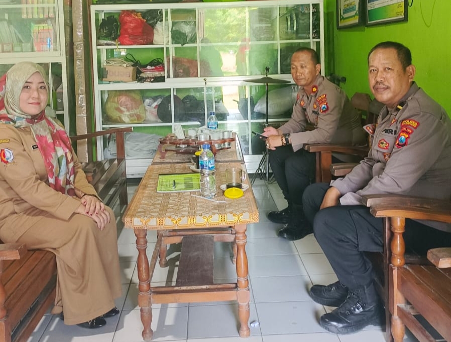 Kapolsek Padangan Laksanakan Sambang Kepala Sekolah SDN 2 Kuncen