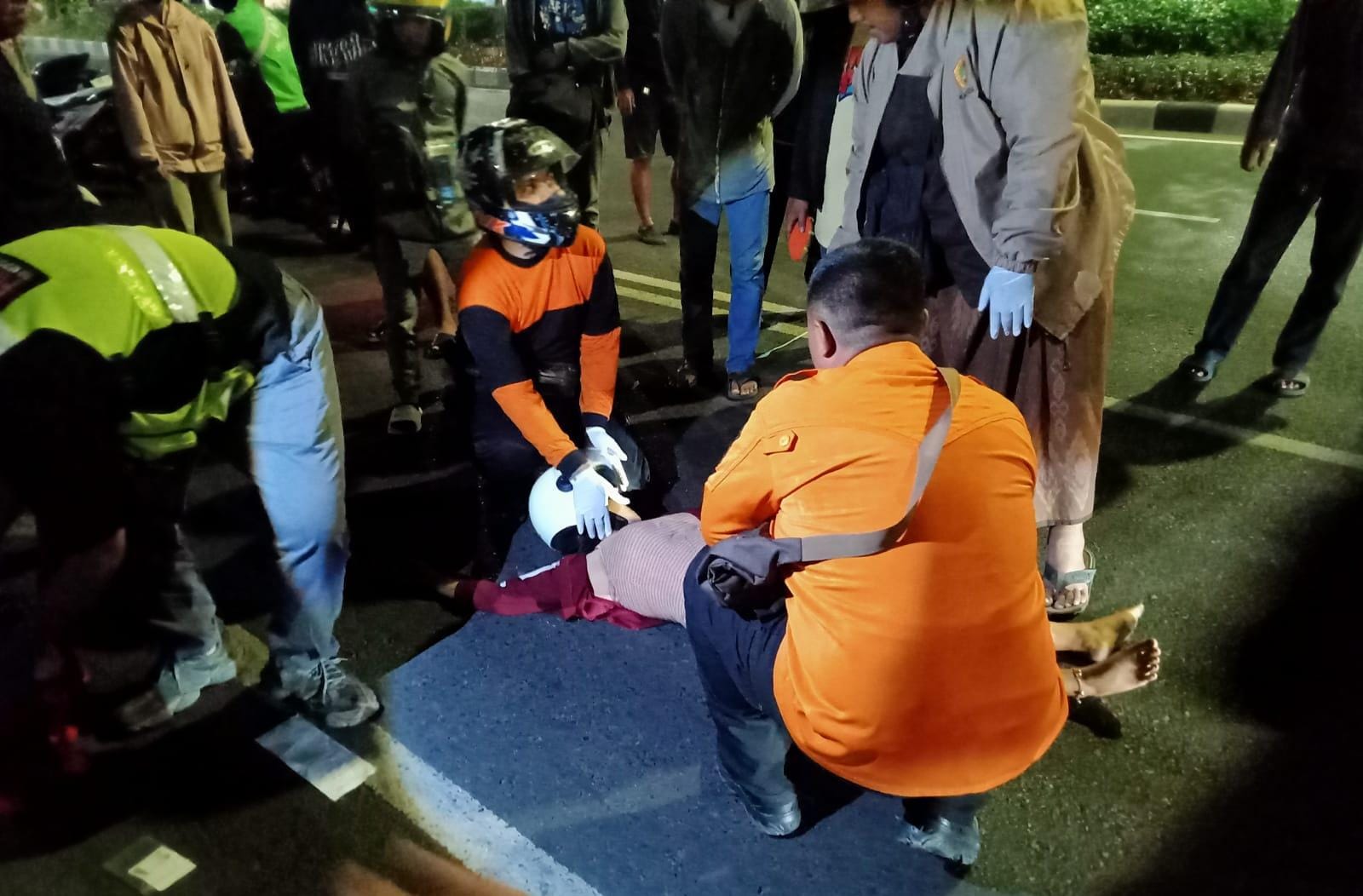 Honda PCX Tabrak Tiang Listrik di Darmo, Pemotor dan Penumpang Tewas 