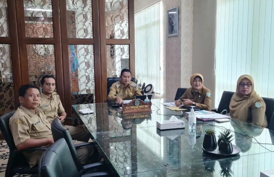 Bupati Lamongan Ikuti Sosialisasi Daring, Teknis Pembentukan Koperasi Desa Merah Putih