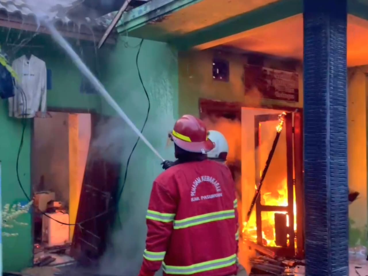 Dua Rumah di Gondangwetan Pasuruan Ludes Terbakar, Diduga Dipicu Pembakaran Dupa