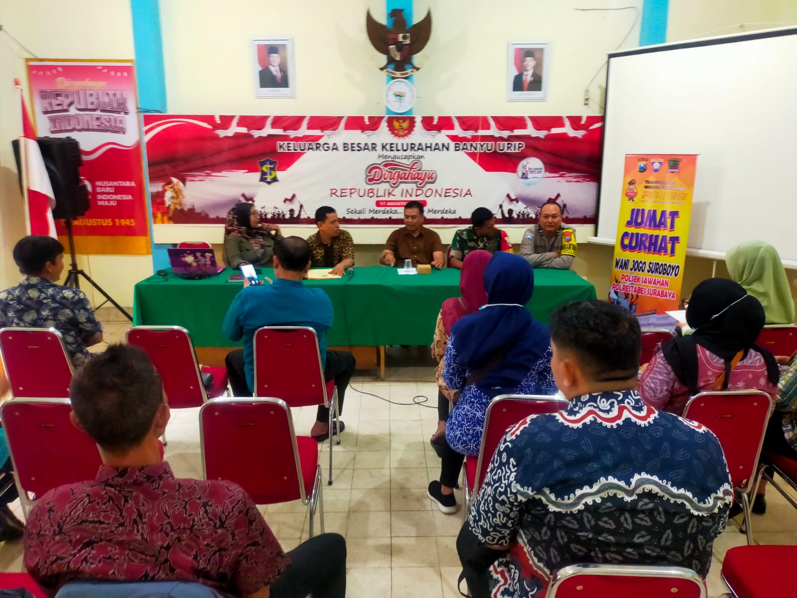 Jumat Curhat di Banyu Urip, Kapolsek Sawahan Apresiasi Sinergi 3 Pilar dan Warga