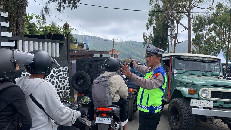 H+5 Lebaran, Ribuan Wisatawan Serbu Bromo via Gubugklakah Malang