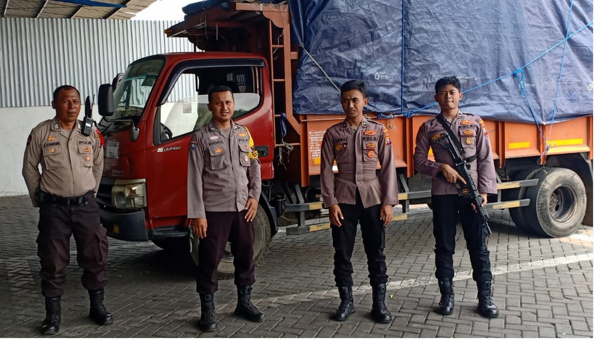 Polrestabes Surabaya Lakukan Penjagaan dan Pengawasan Logistik Pemilu 24 Jam Non stop