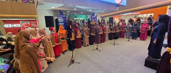 Parade Angklung Kolagenta Meriahkan Hari Terakhir Haji Umrah Expo 2026