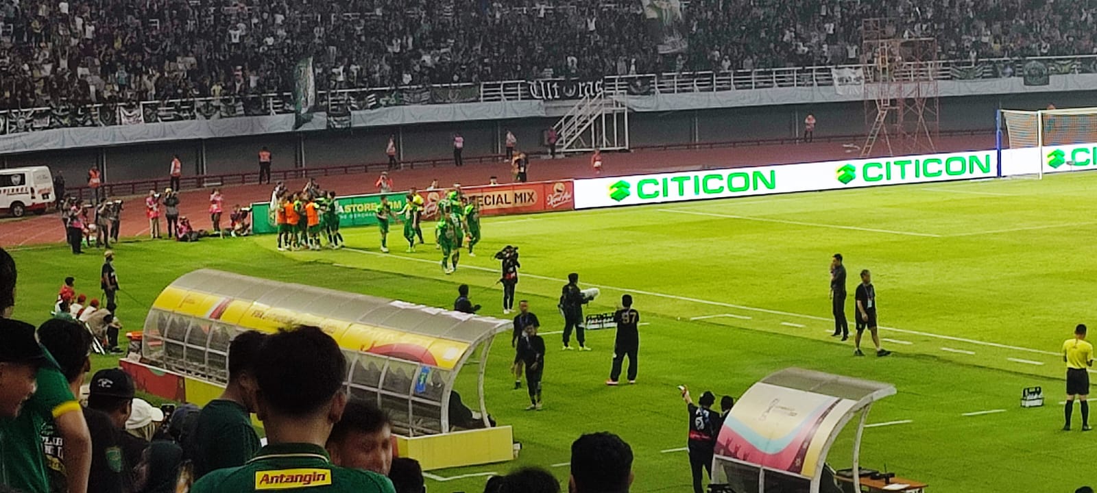 BREAKING NEWS: Malik Risaldi Bawa Persebaya Unggul  2-1  