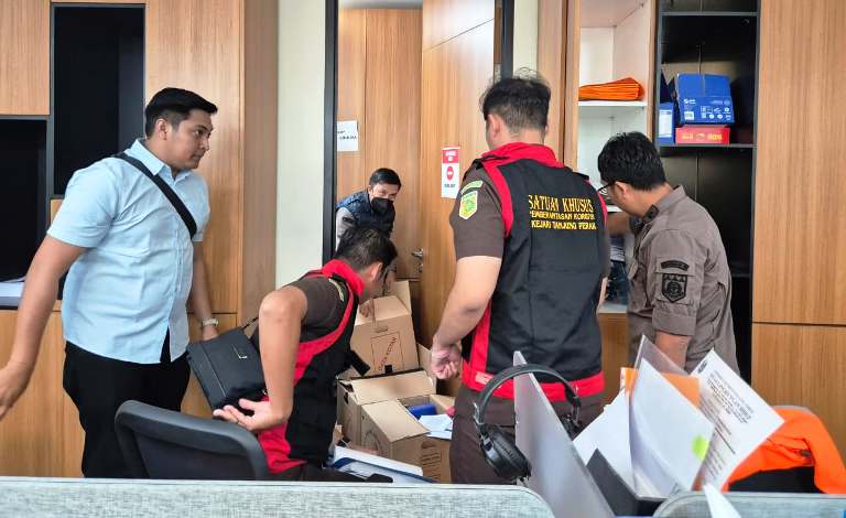 Peristiwa Dugaan Korupsi Ditemukan, Kejari Perak Geledah Kantor Pelindo Sub Regional 3 dan APBS