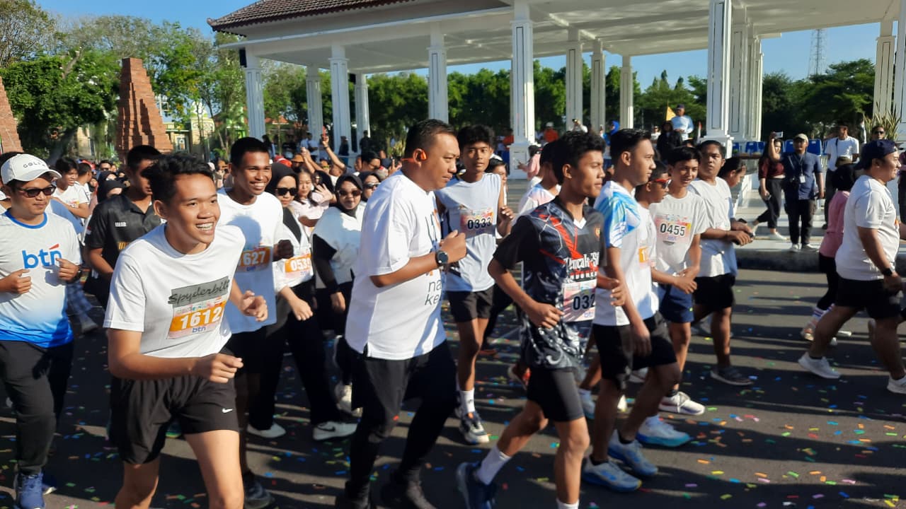 Ribuan Peserta Ikuti Colour Run Situbondo dalam Rangka Harjakasi Ke-207