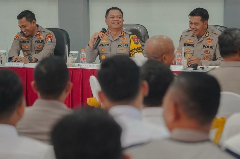 Kunjungi Mapolsek Jajaran, Kapolrestabes Surabaya Pesan Gunakan Senpi Sesuai SOP