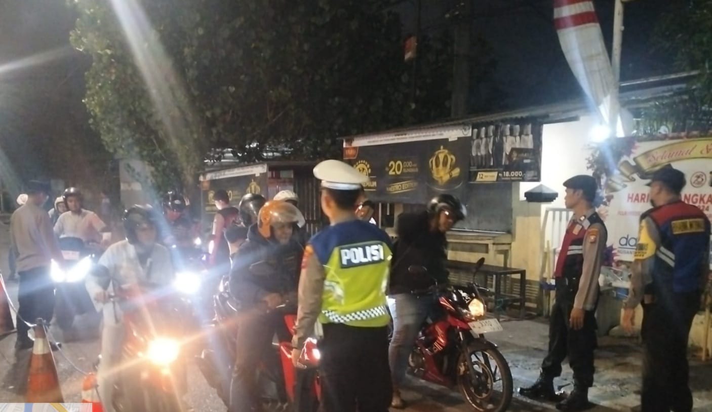 Polsek Karangpilang Gelar Razia Kejahatan Malam, Jaga Kondusifitas Wilayah