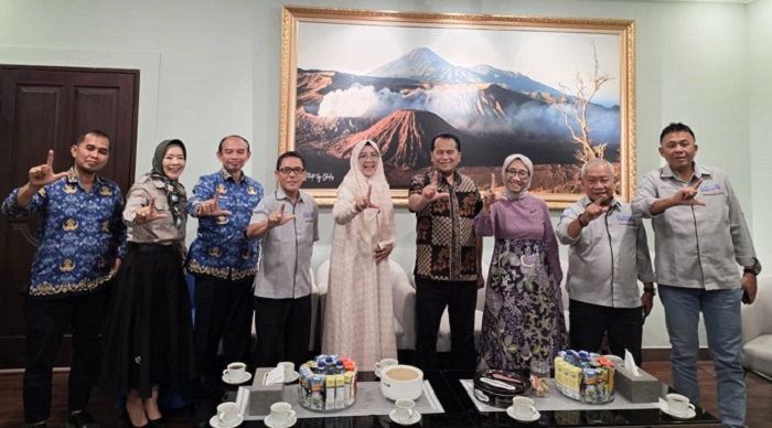 Memorandum-DLH Jatim Perkuat Sinergi, Silaturahmi Berujung Buka Bersama di Surabaya