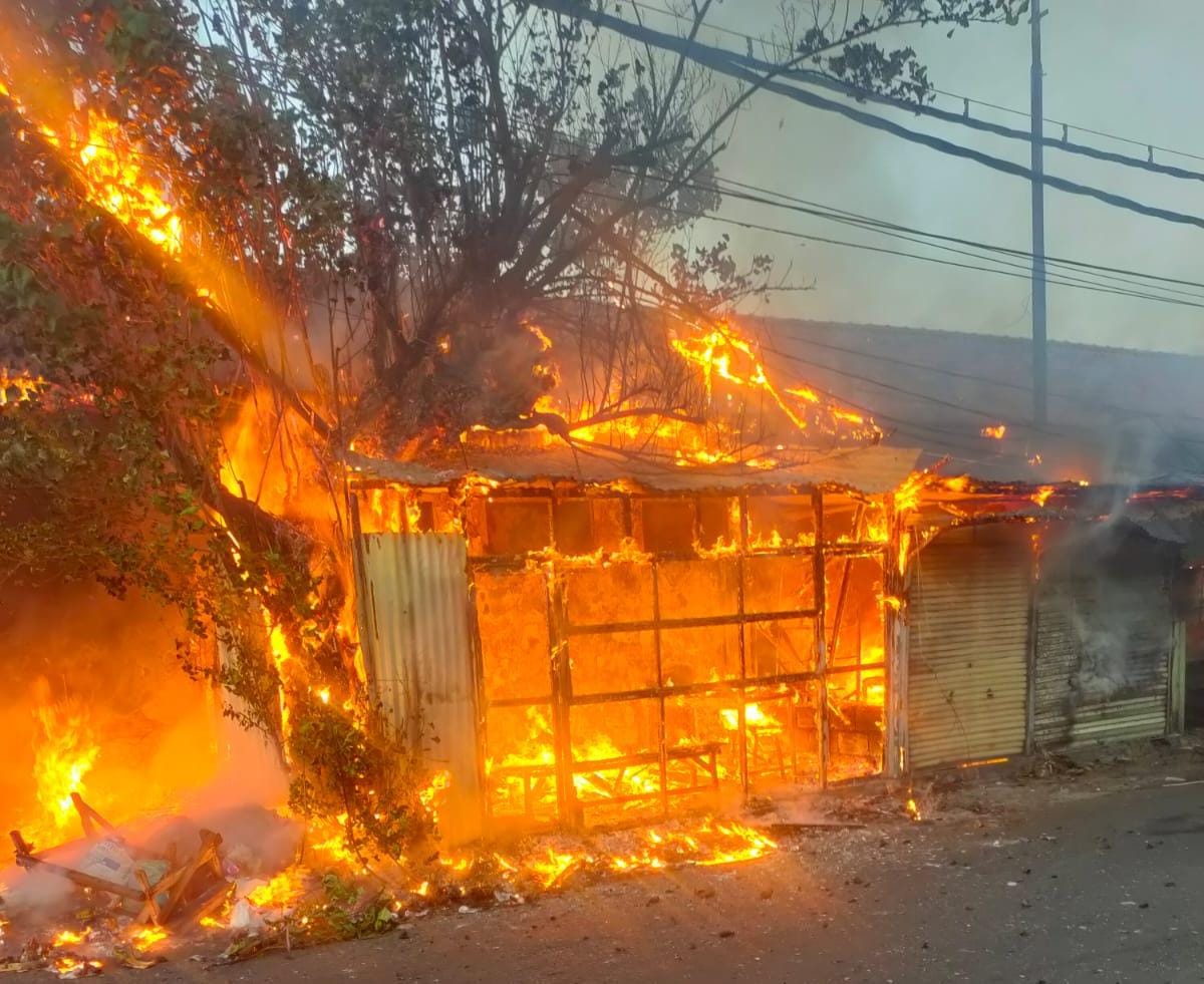 Warung dan Kios Parfum di Jalan Kalibutuh Terbakar, Api Diduga dari Tumpukan Sampah