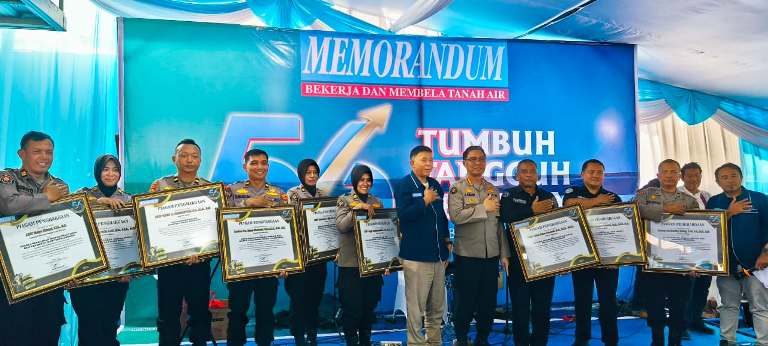 HUT Ke-56 SKH Memorandum Apresiasi Kapolres Berprestasi Lewat Piagam Penghargaan
